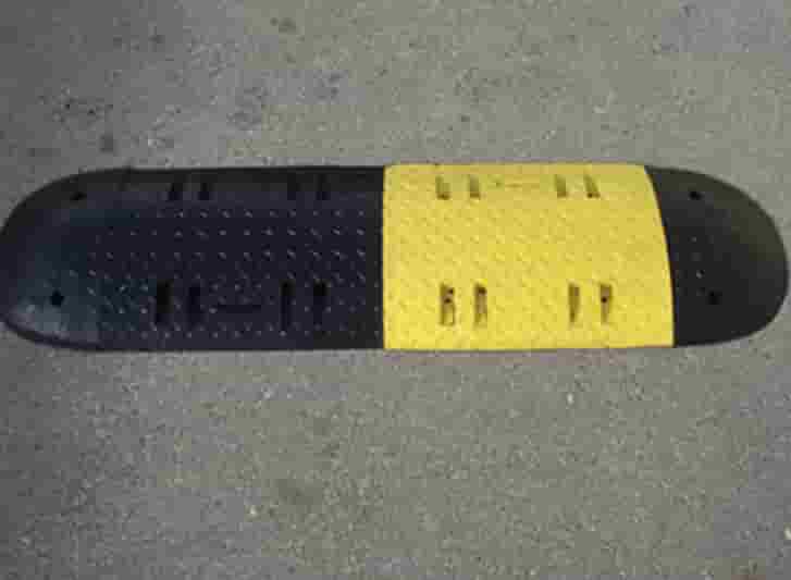 A yellow and black curb with a yellow stripe, sometimes equipped with rubber corner guards.